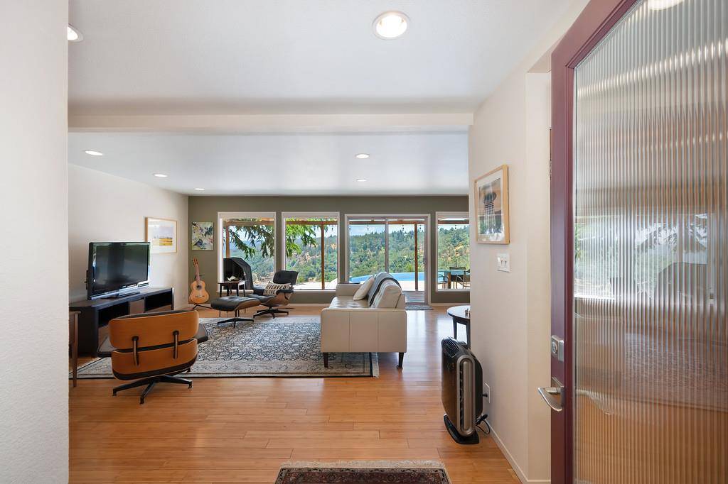 Auburn, CA 95603,409 Gold ST