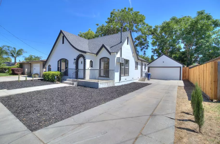 154 E Coolidge Ave, Modesto, CA 95350