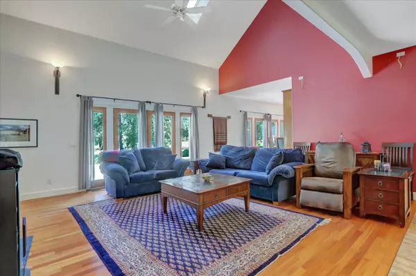 Grass Valley, CA 95945,10978 SQUIRREL CRK