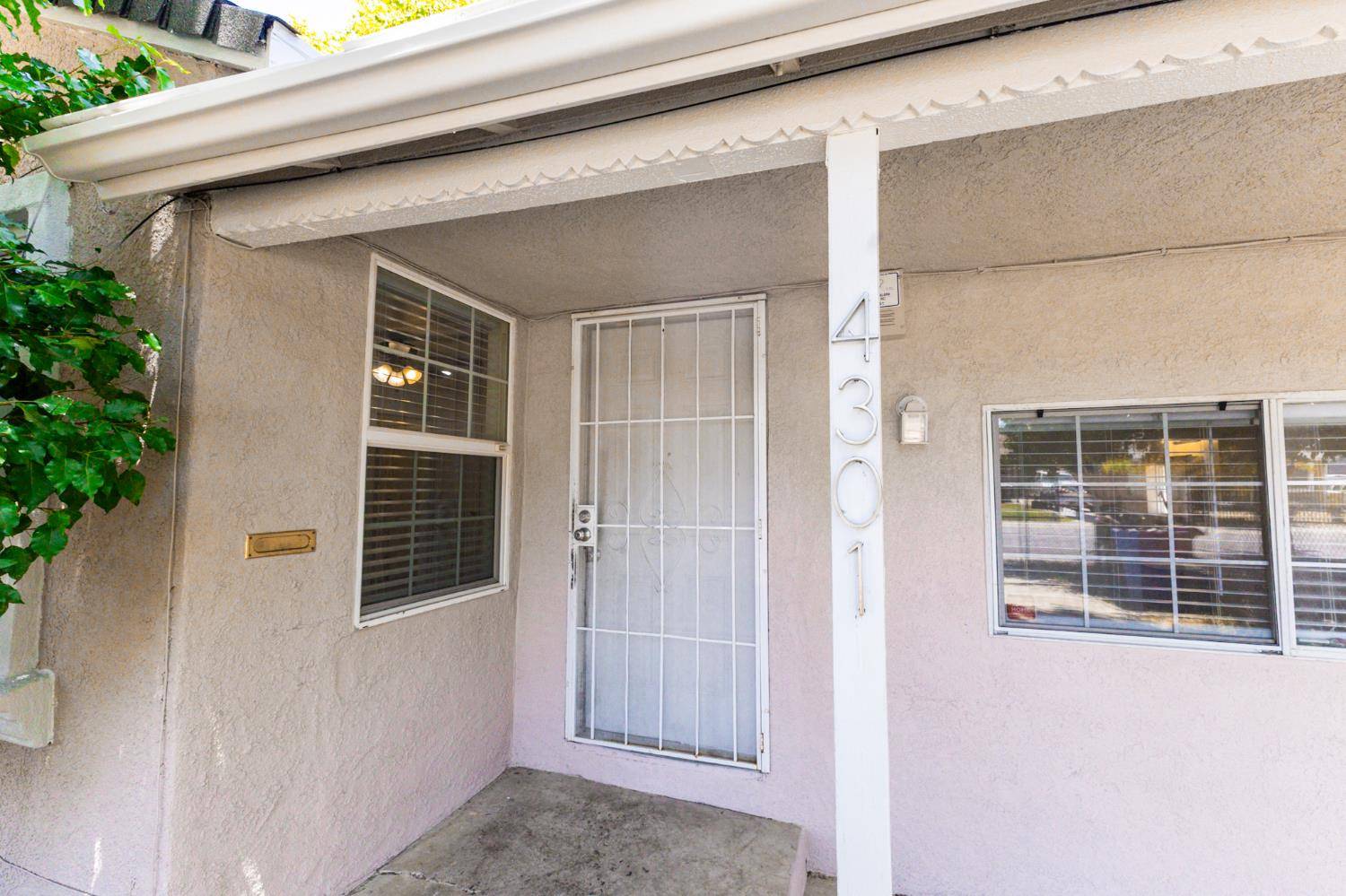Sacramento, CA 95820,4301 14th AVE