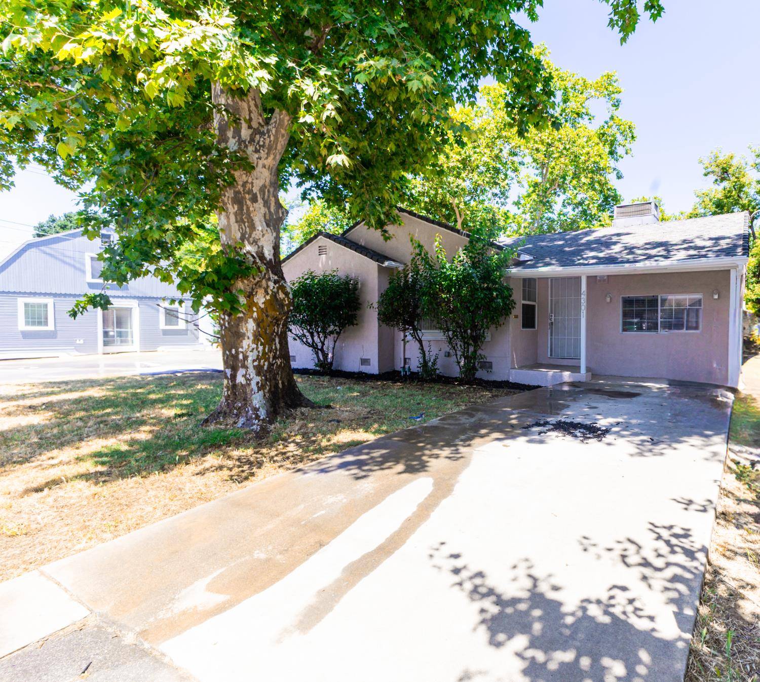 Sacramento, CA 95820,4301 14th AVE