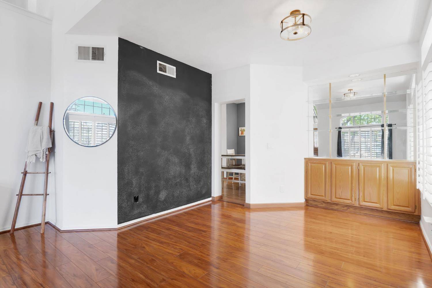 Sacramento, CA 95823,8675 Falmouth WAY