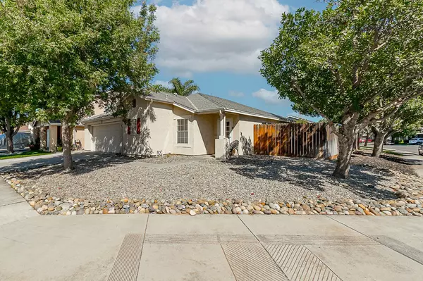 Patterson, CA 95363,1011 Sparrow Hawk LN