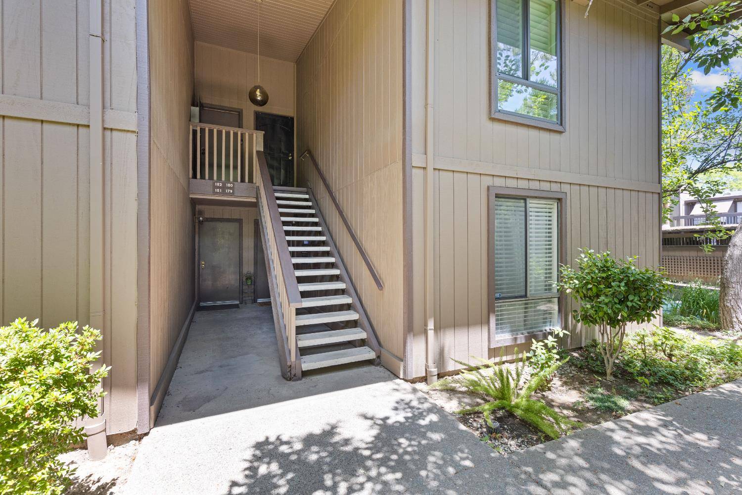 2482 Larkspur LN #182, Sacramento, CA 95825