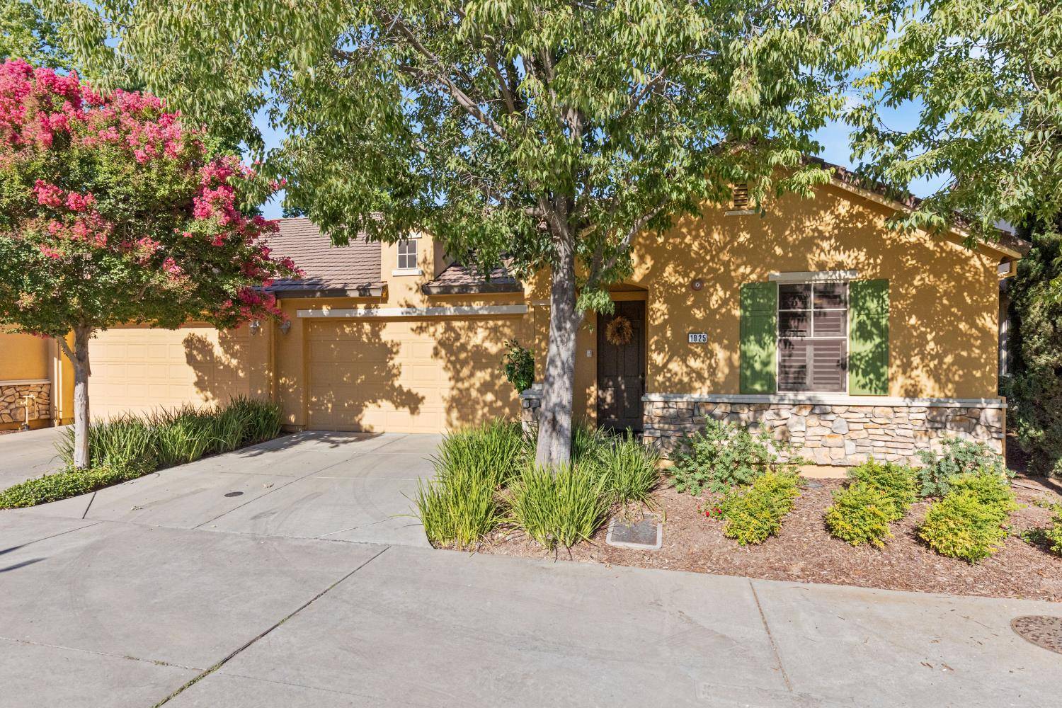 1025 Cabris LN, Roseville, CA 95747
