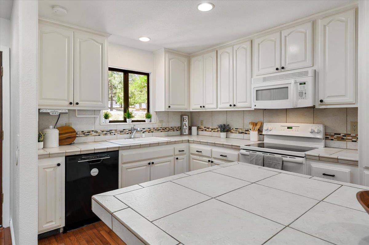Grass Valley, CA 95949,15390 Kingsbury CIR