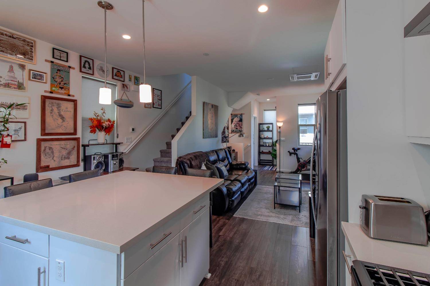 Sacramento, CA 95818,239 Log Pond LN