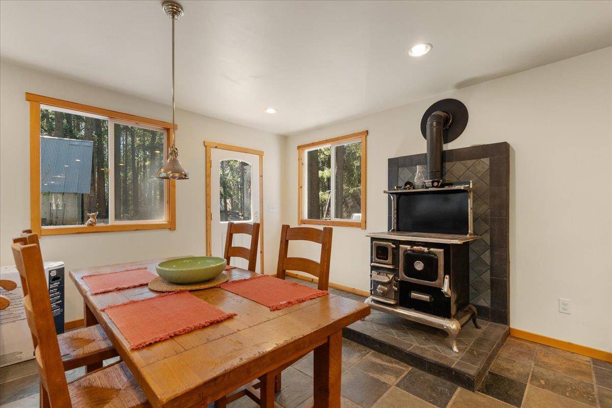 Nevada City, CA 95959,17607 Hooker Oak RD