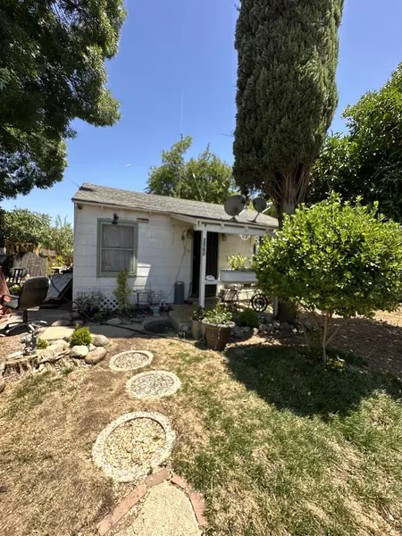 2560 Selma ST, Sacramento, CA 95815