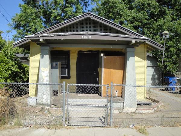 1209 S 3rd ST, Fresno, CA 93702