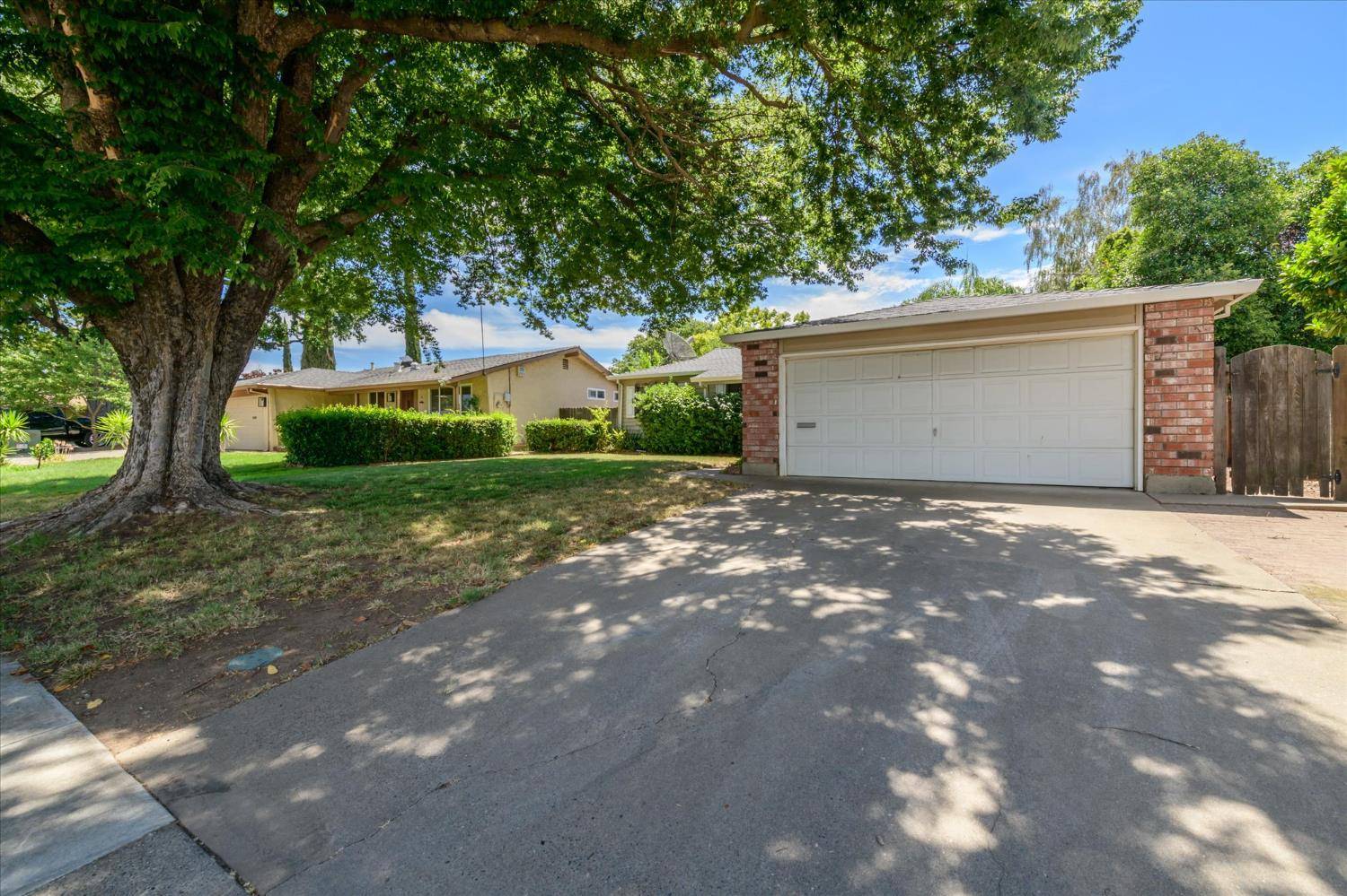 Sacramento, CA 95826,8564 La Riviera DR