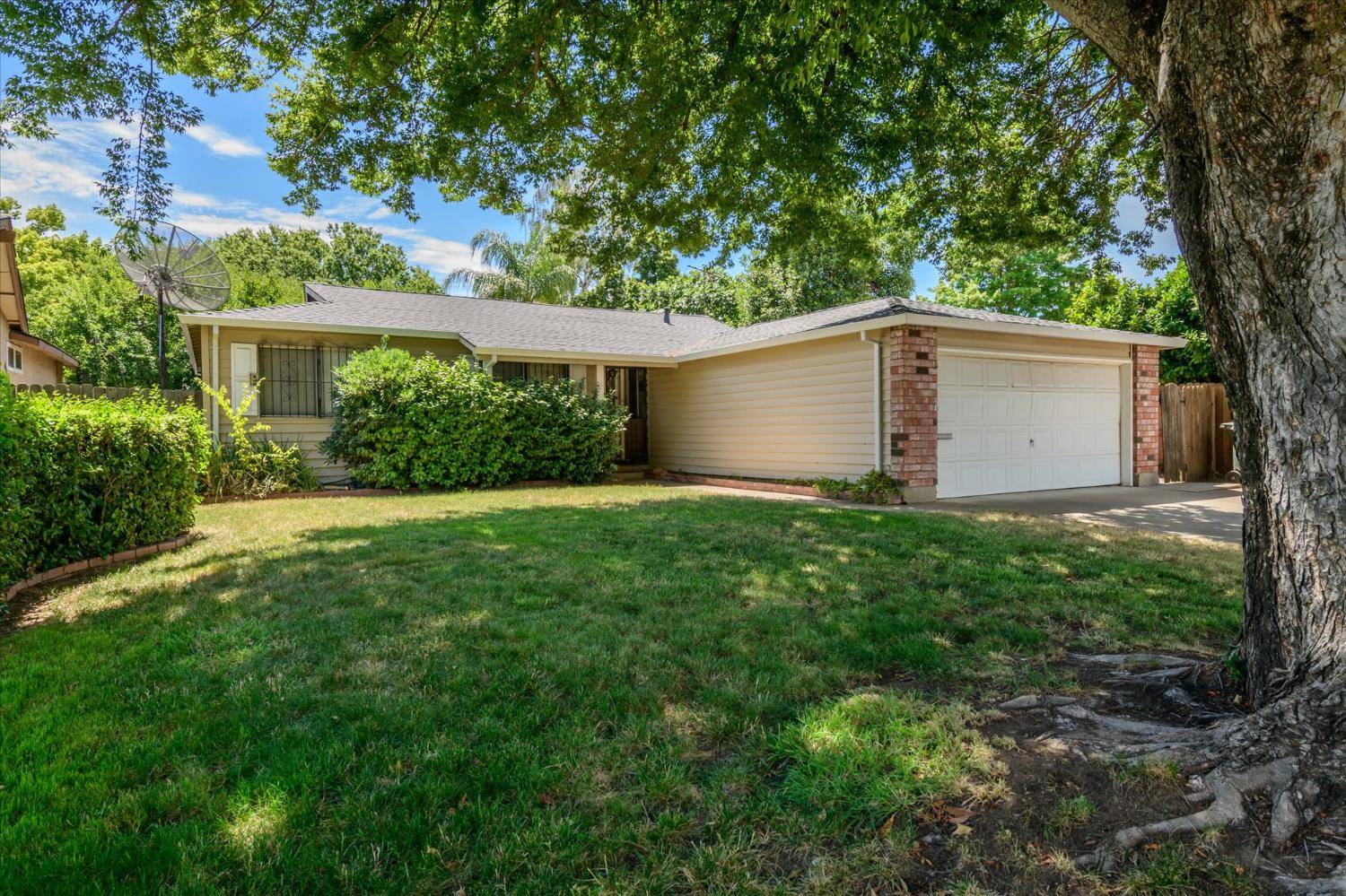 Sacramento, CA 95826,8564 La Riviera DR