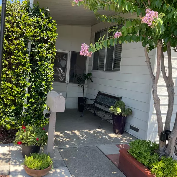 Rancho Cordova, CA 95670,245 Rocky Hills LN
