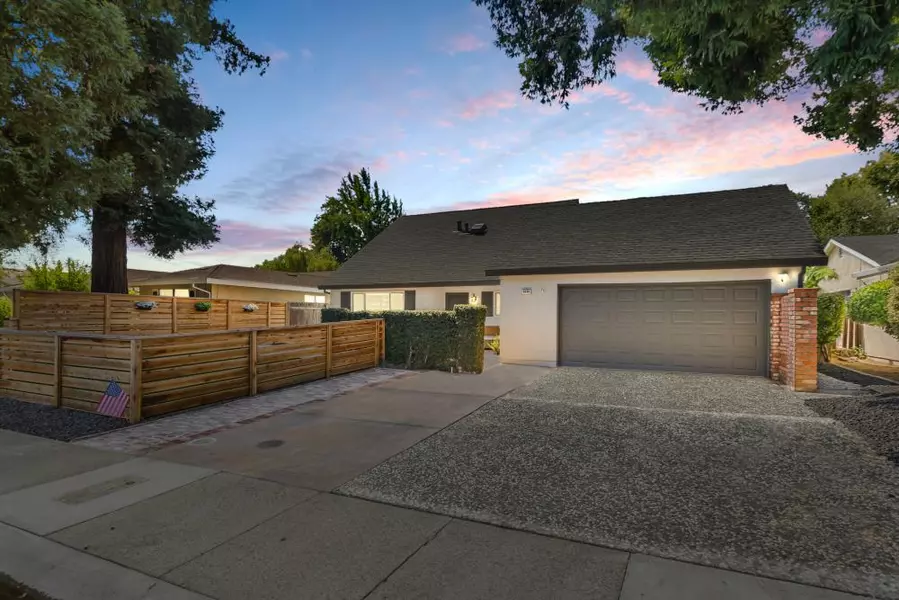 8180 La Riviera DR, Sacramento, CA 95826
