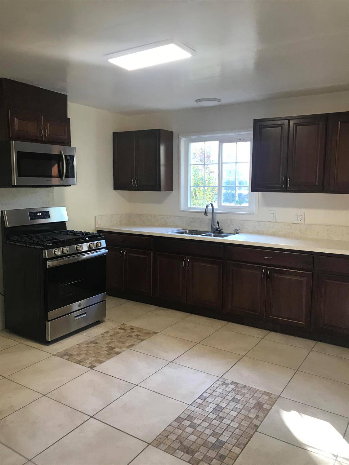 Yuba City, CA 95991,746 Almond St