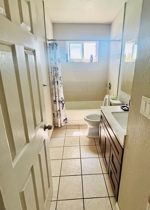Sacramento, CA 95827,3839 Moonbeam DR
