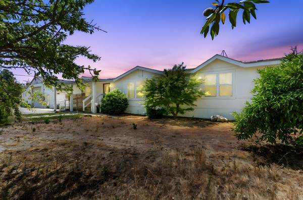 1112 LADD RD, Modesto, CA 95356