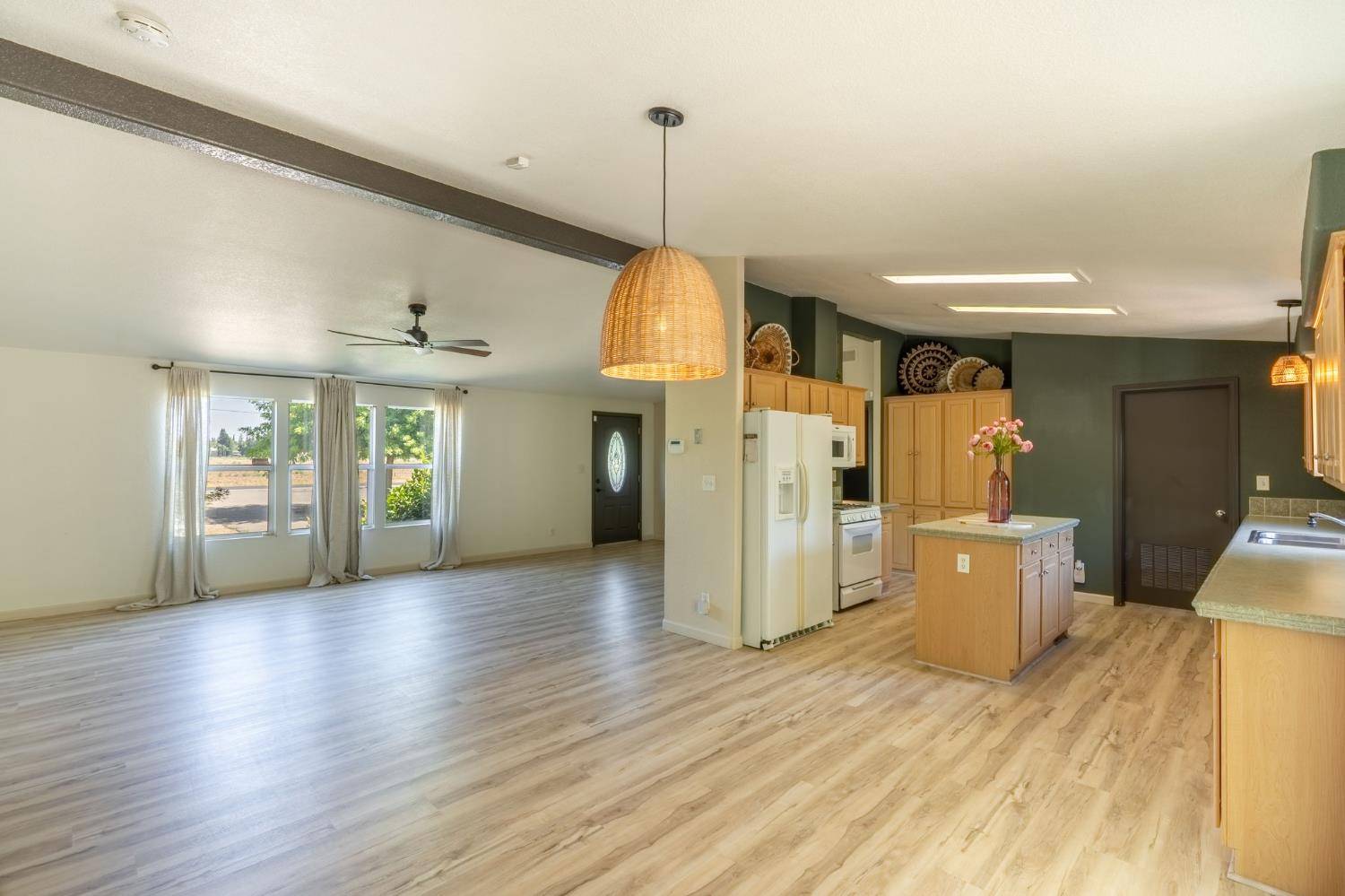 Modesto, CA 95356,1112 LADD RD