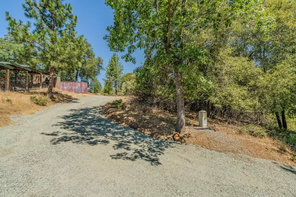 Pine Grove, CA 95665,20117 Neilson RD