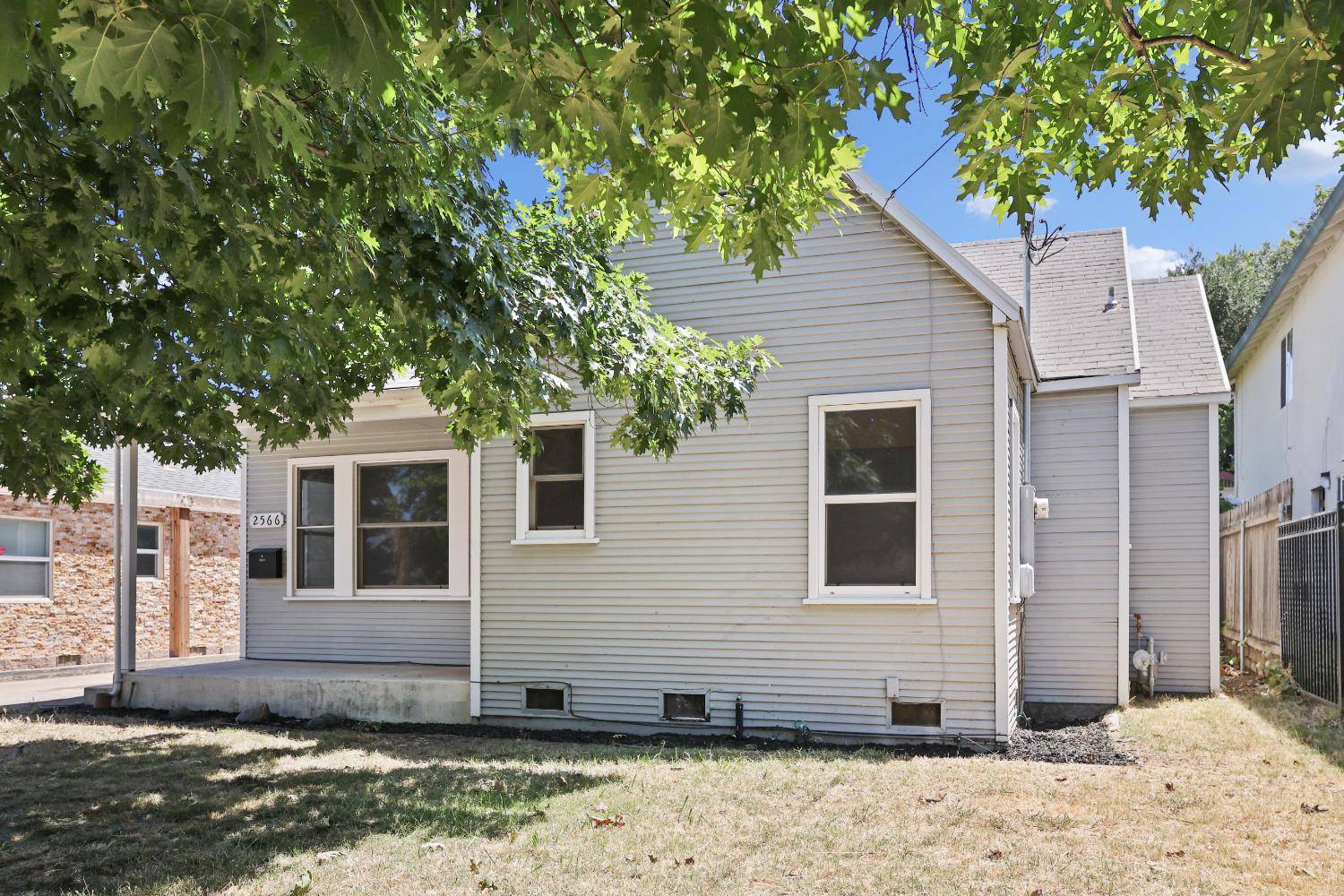 Sacramento, CA 95815,2566 Evergreen ST