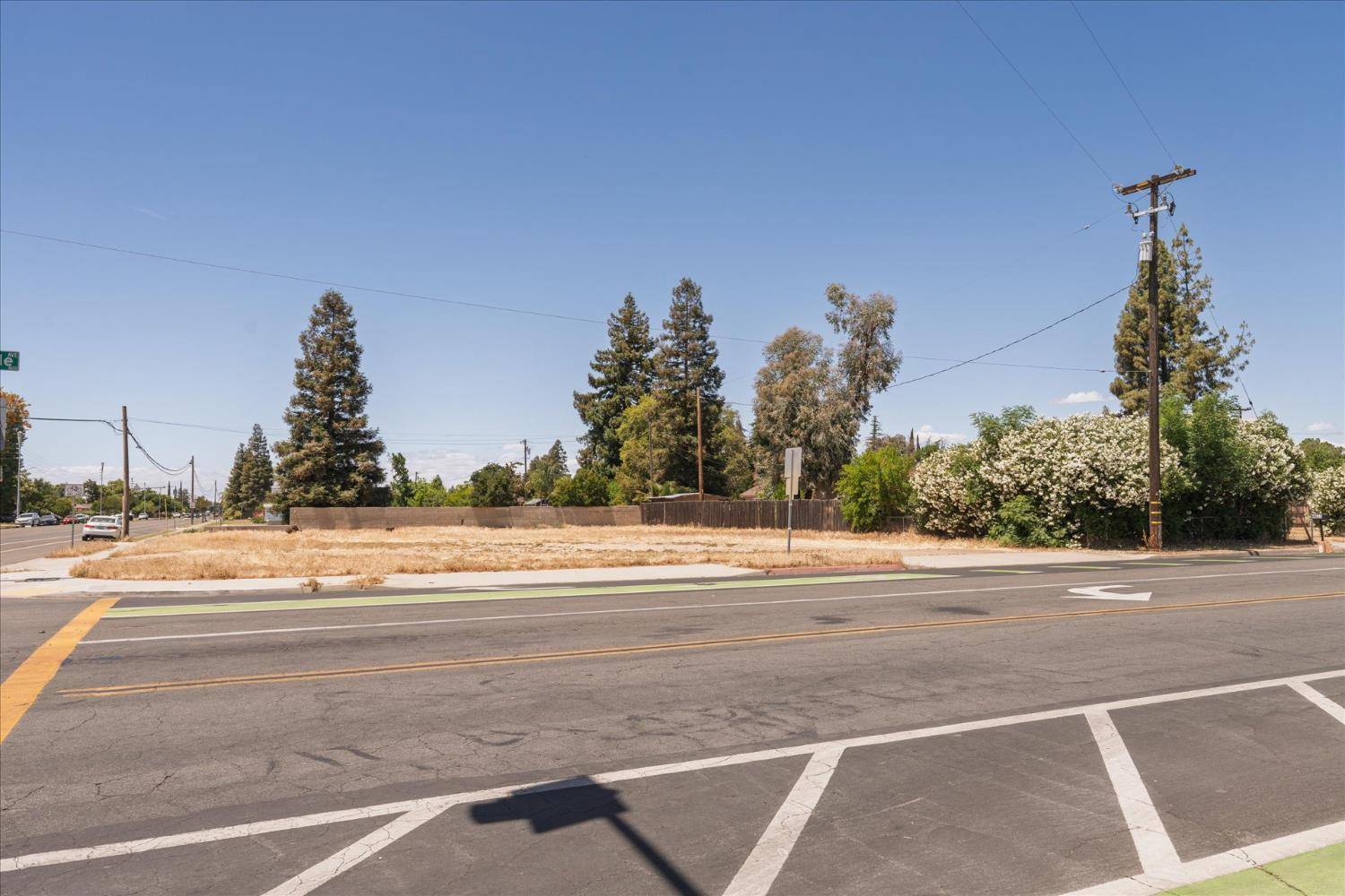 Fresno, CA 93726,4615 N Maple AVE