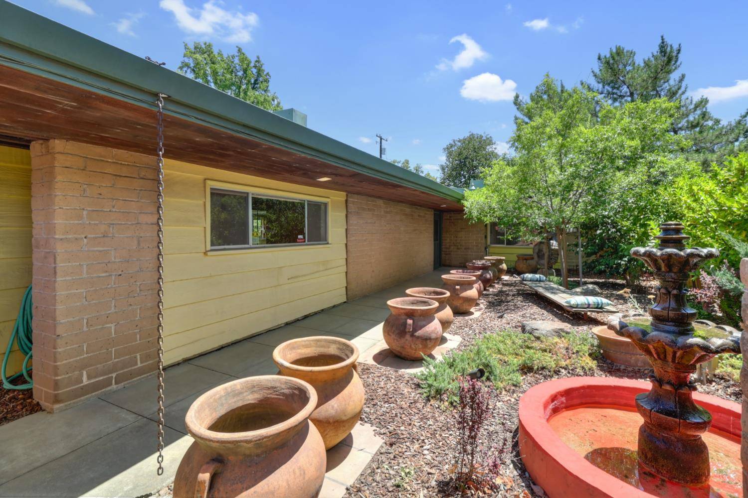 Sacramento, CA 95822,4901 Crestwood WAY