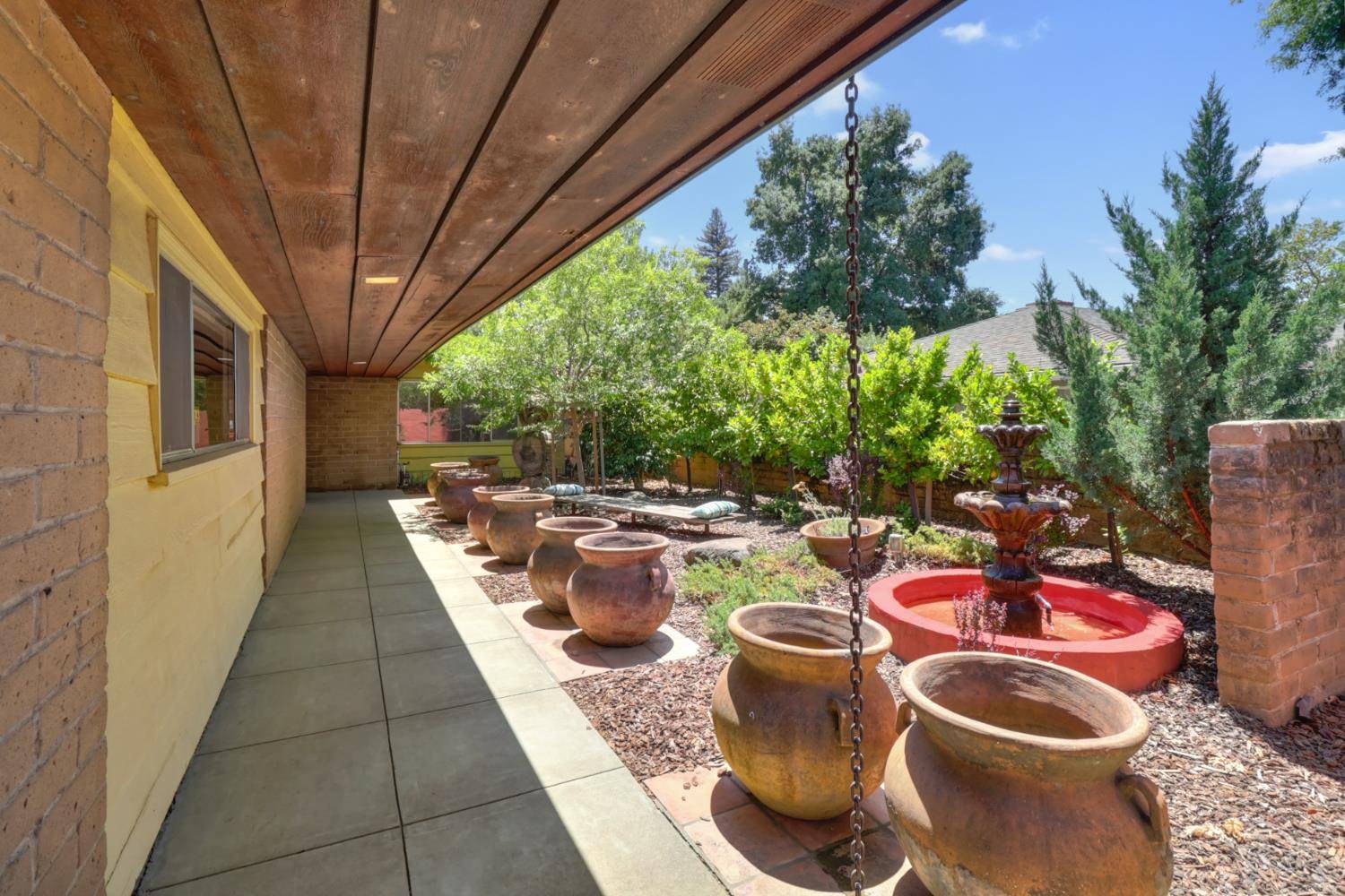 Sacramento, CA 95822,4901 Crestwood WAY