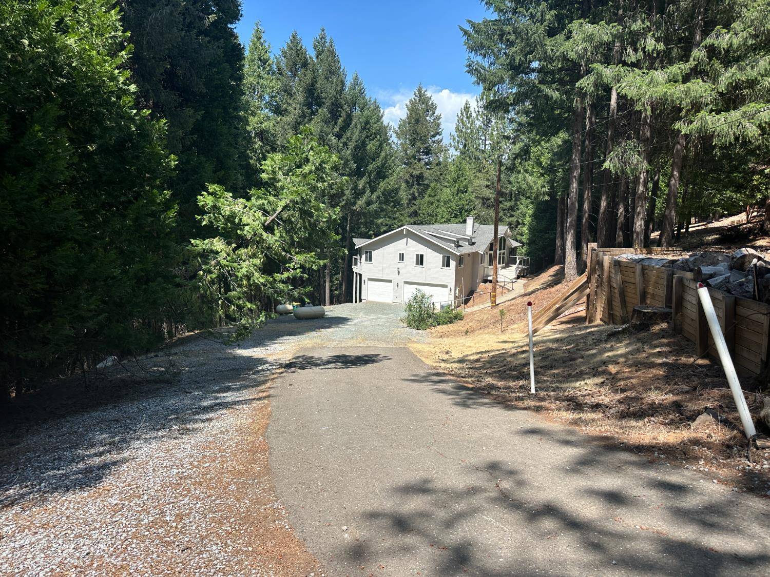 5801 Lupin LN, Pollock Pines, CA 95726