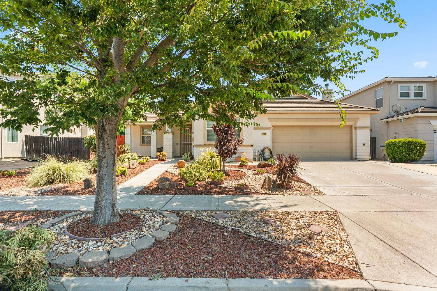 Woodland, CA 95776,737 Farnham AVE