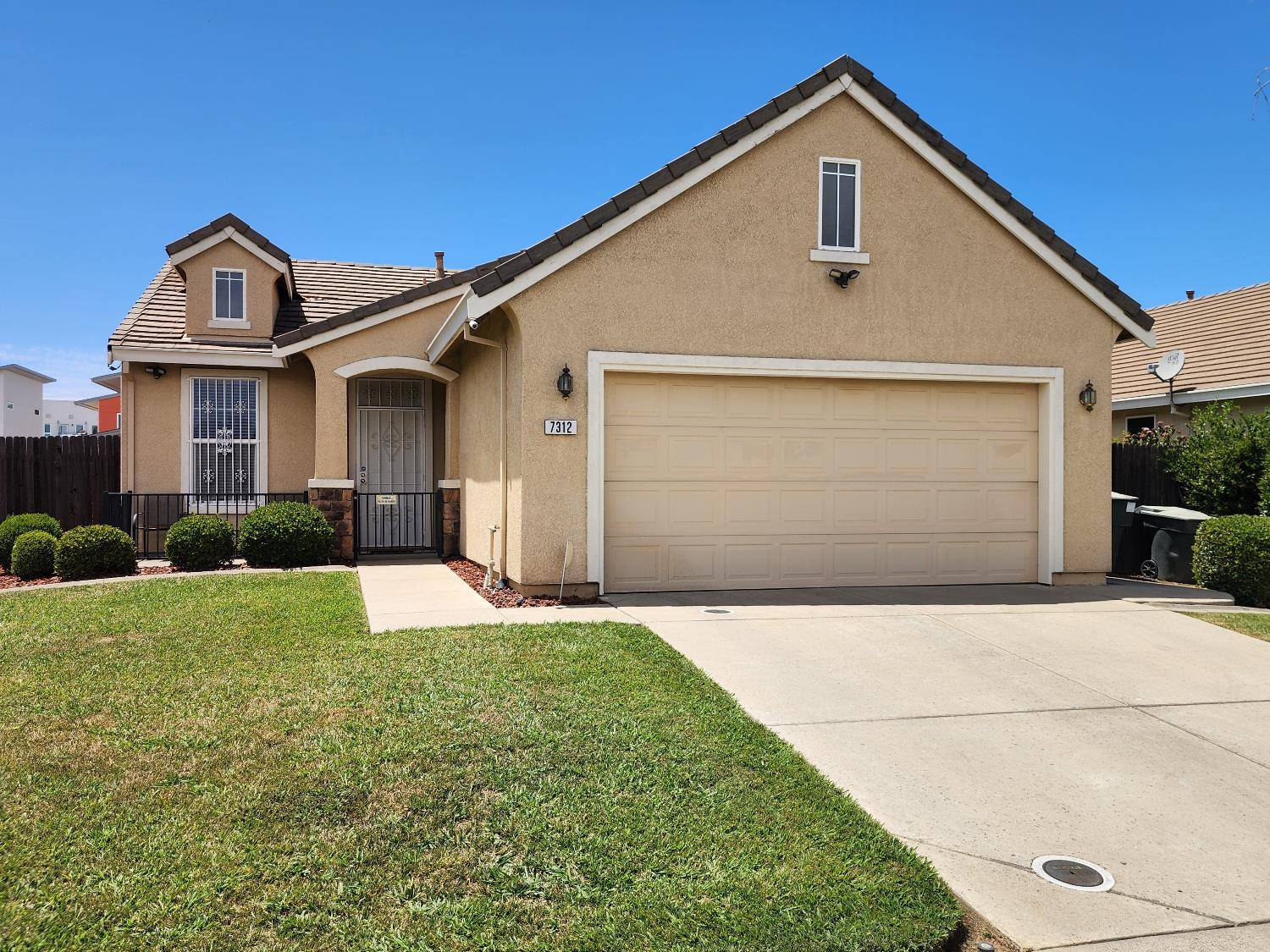 Sacramento, CA 95828,7312 Del Prado WAY