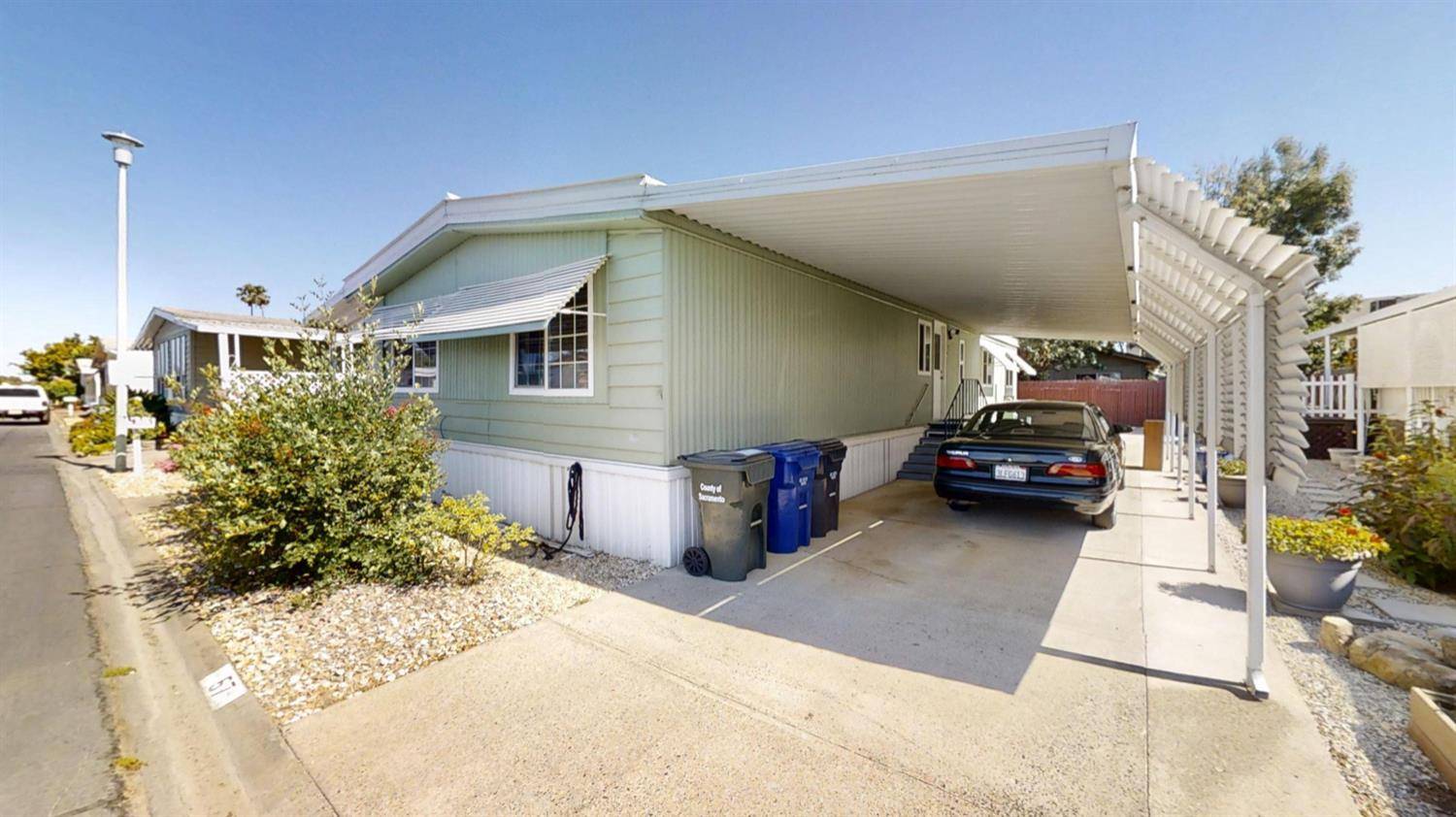 Sacramento, CA 95828,57 robles