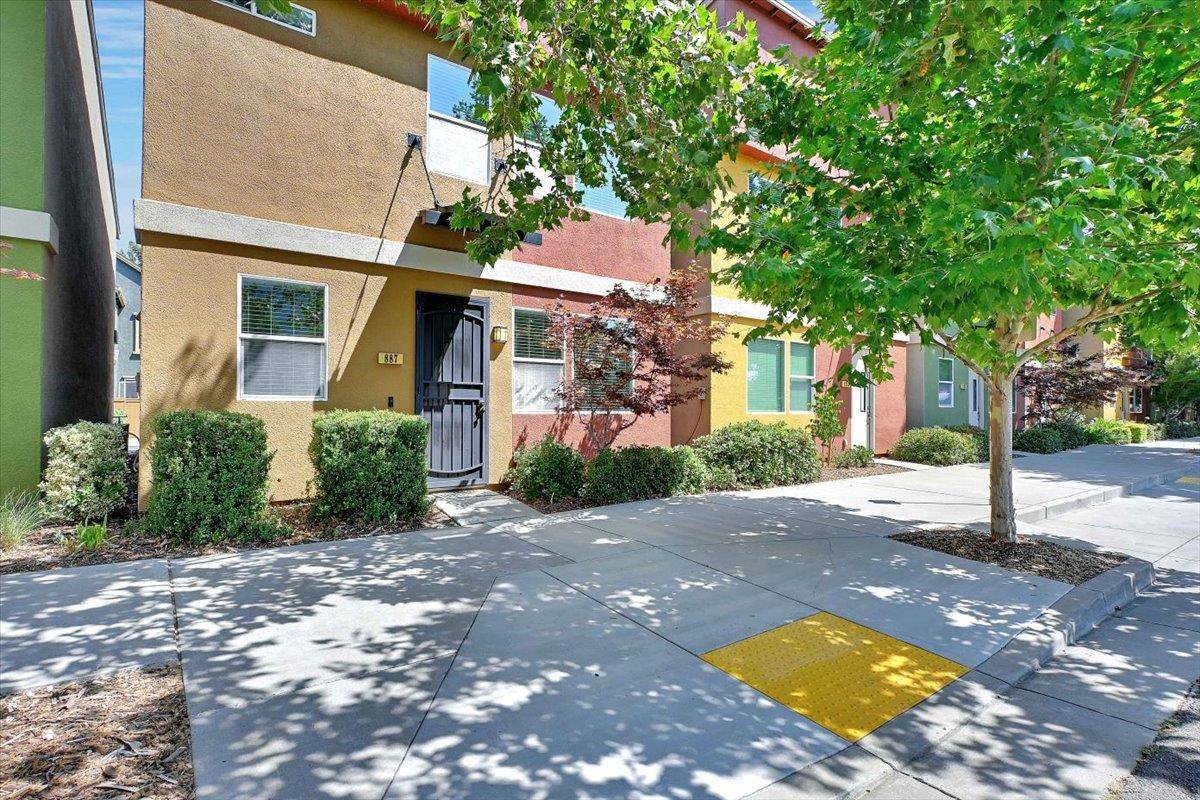 887 Graphite LN, West Sacramento, CA 95691