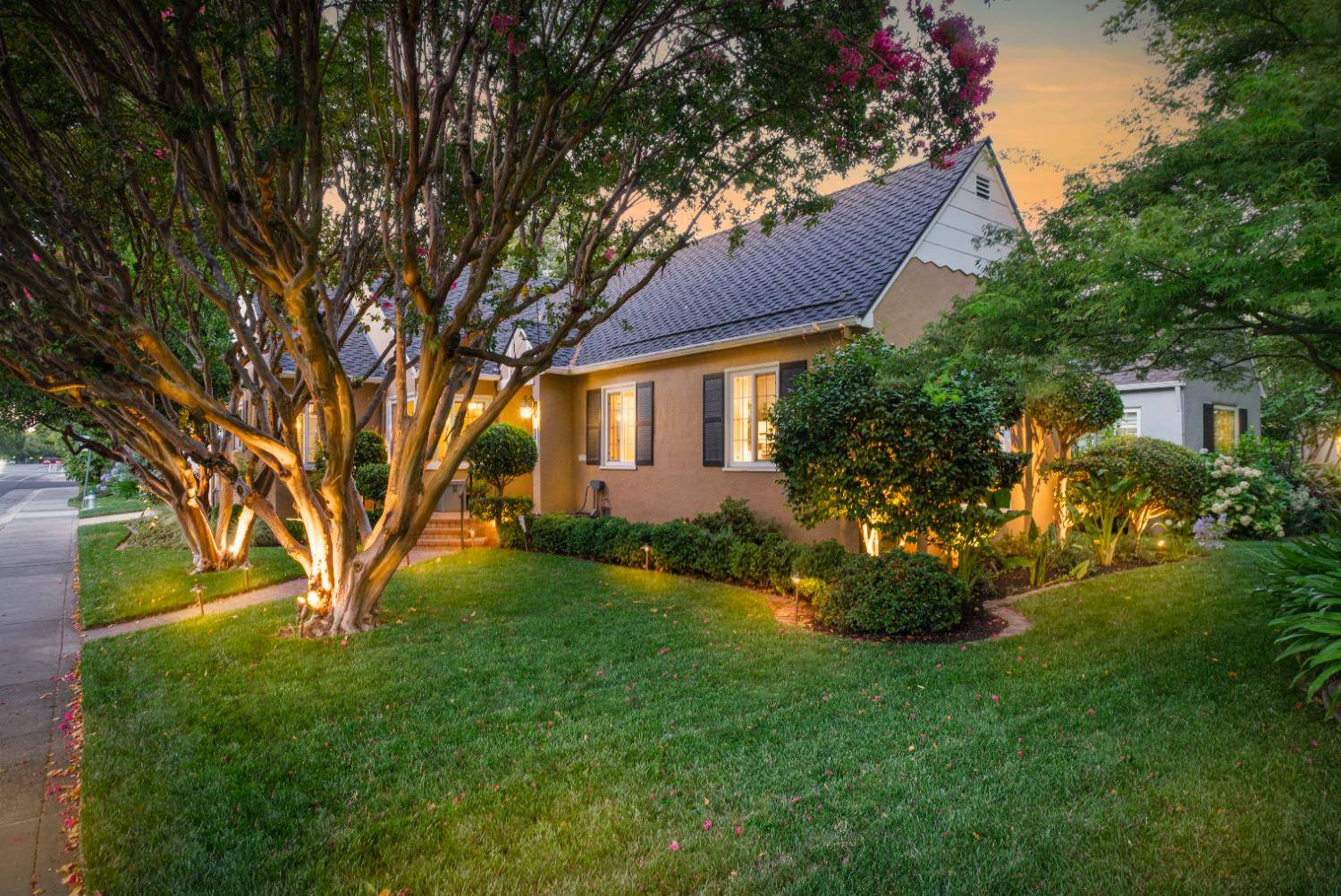 Sacramento, CA 95818,3435 Land Park DR
