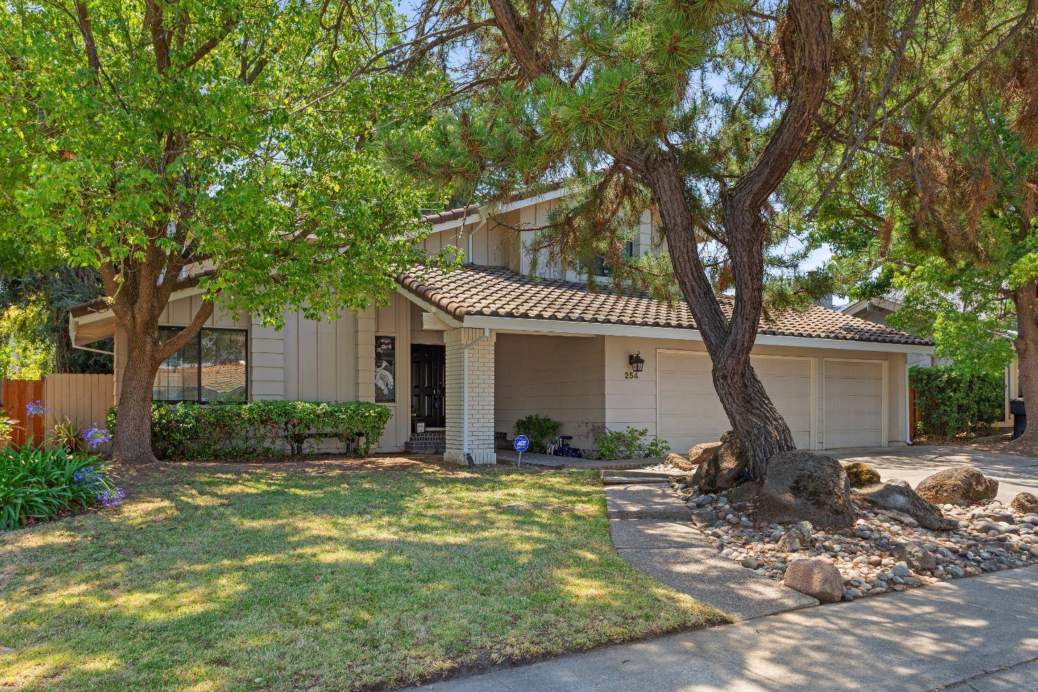 Sacramento, CA 95831,254 Rivertree WAY