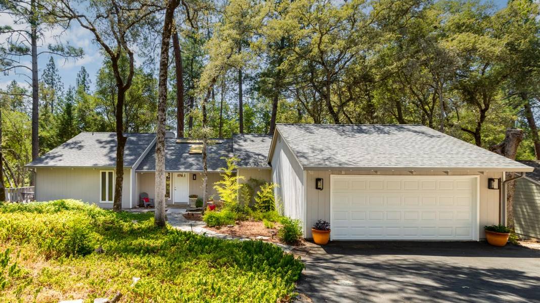 19007 Chickadee CT, Penn Valley, CA 95946