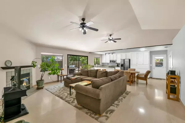 Sacramento, CA 95831,7527 Island WAY