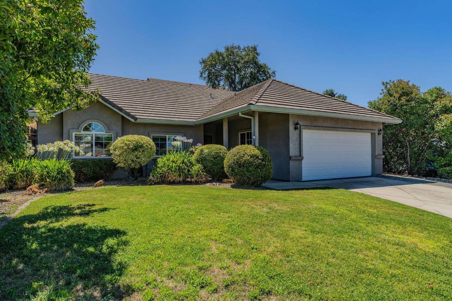 1021 Mockingbird LN, Valley Springs, CA 95252