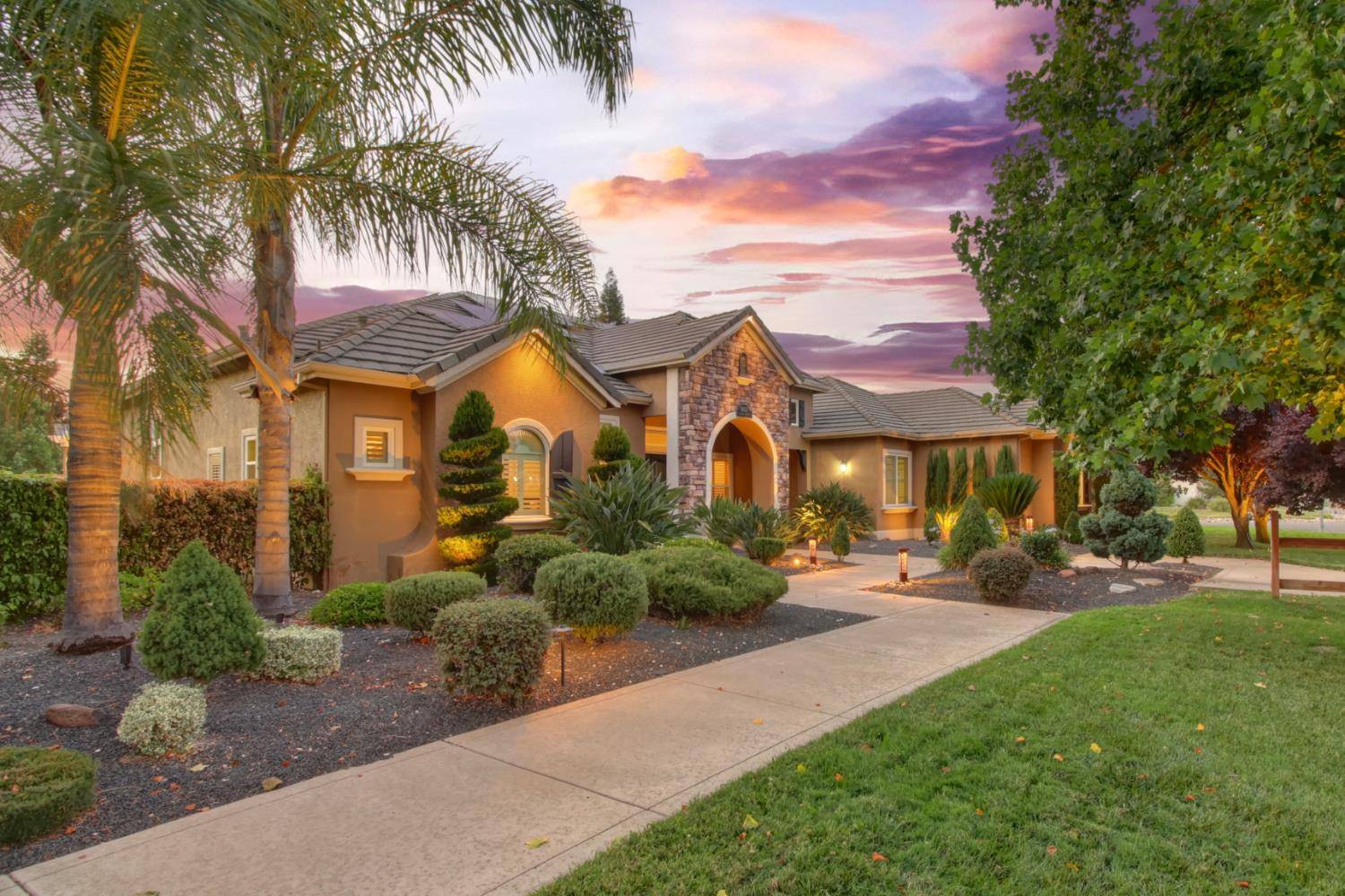 10127 Clover Ranch DR, Sacramento, CA 95829