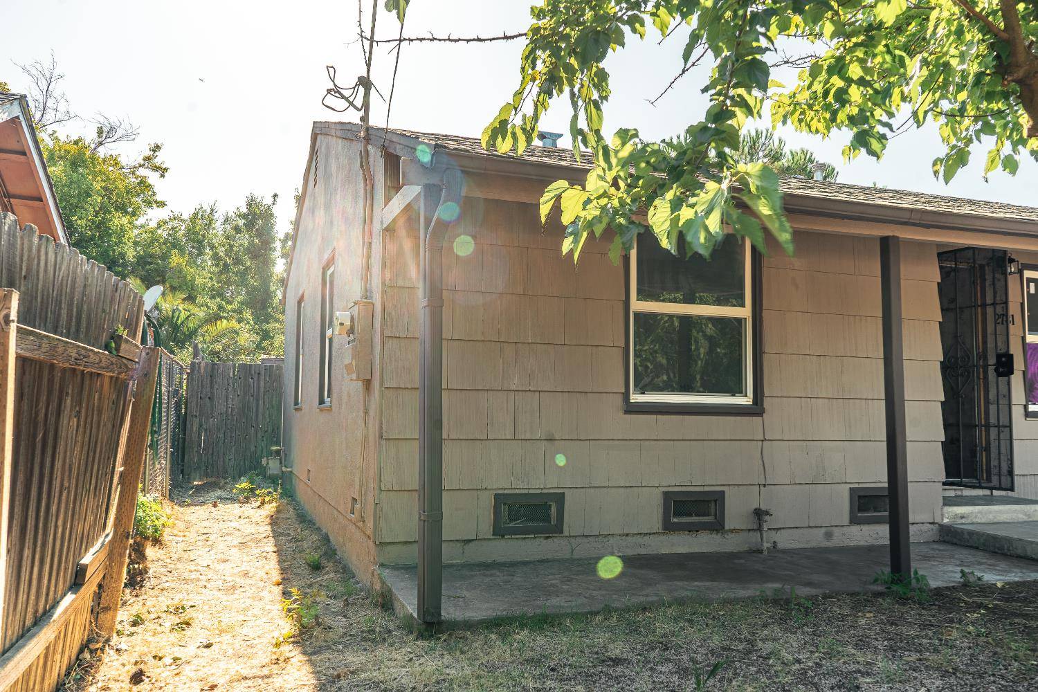 Sacramento, CA 95815,2781 Clay ST