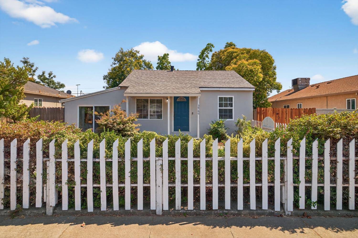 3960 17th AVE, Sacramento, CA 95820