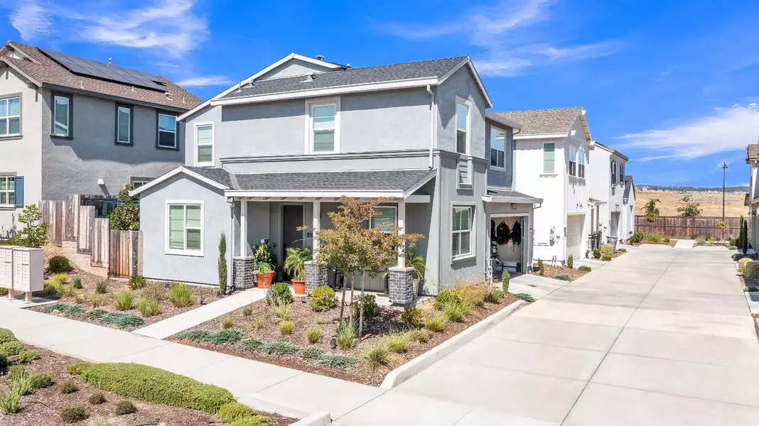 3192 Sunny Gate LN, Folsom, CA 95630