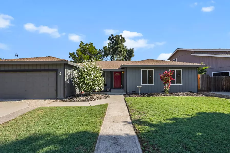 317 Gilbert DR, Ripon, CA 95366