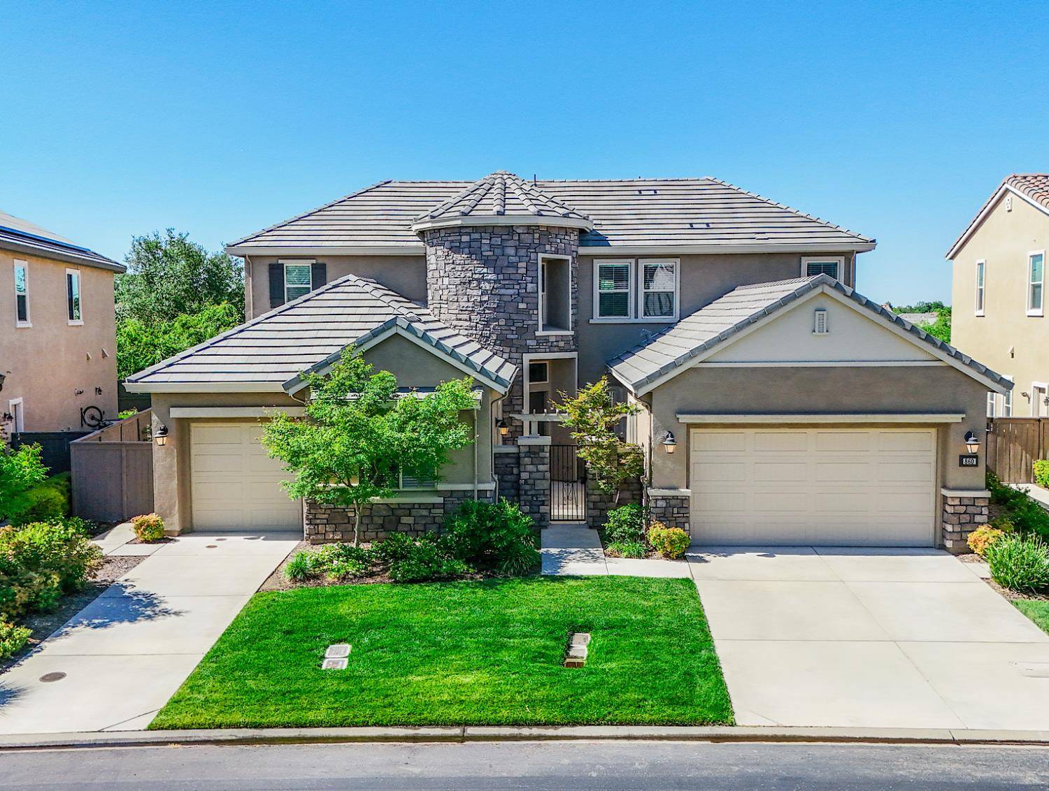 860 Leighton CT, El Dorado Hills, CA 95762