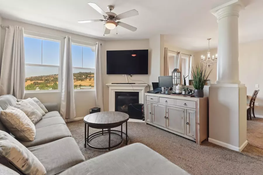 400 Moon CIR #428, Folsom, CA 95630