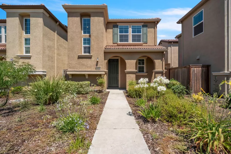 9934 Macabee LN, Elk Grove, CA 95757