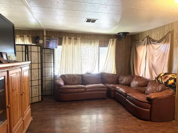 Thornton, CA 95686,7115 W Oak ST