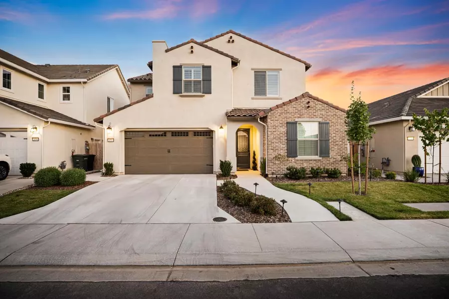 2050 Starwood DR, Riverbank, CA 95367
