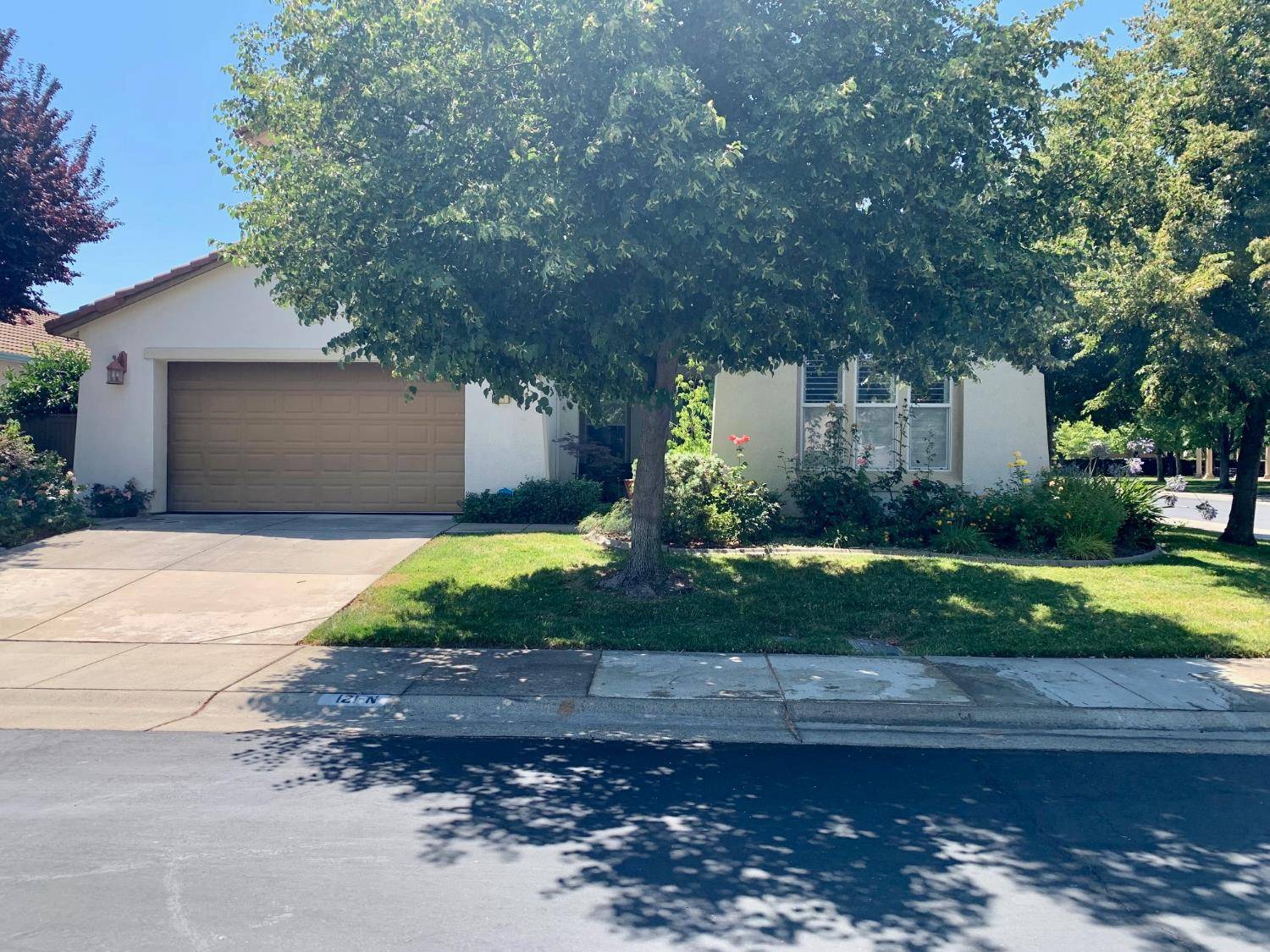 Sacramento, CA 95835,121 N Rock House CIR