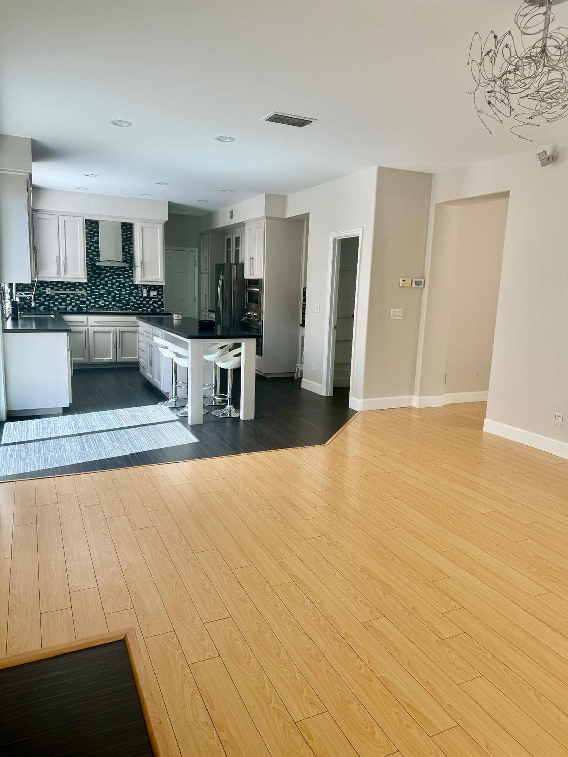 Sacramento, CA 95835,2206 Minden way