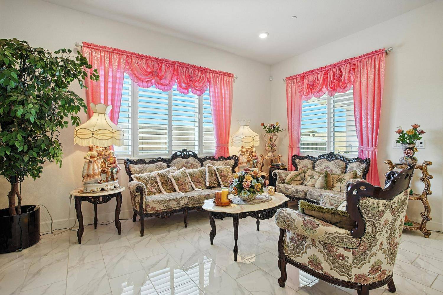 Sacramento, CA 95835,3742 Haymaker WAY
